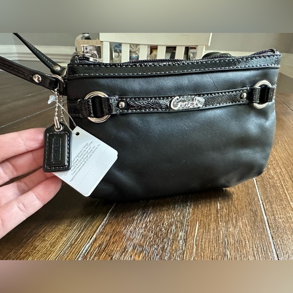 NWT coach wristlet - Picture 4 of 9